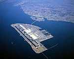 Art&iacute;culo de Joaquim Coello i Brufau proponiendo la creaci�n de una isla artificial delante del actual aeropuerto del Prat donde se deber&iacute;a ubicar el aeropuerto (Octubre de 2008)